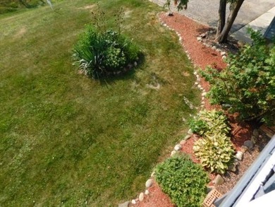 Three bedroom, 2.5 remodeled baths, 2-car resort property - photo 3