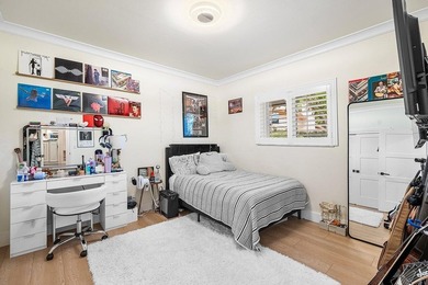 Stunning 4 BD 3 BA, beautifully renovated home on an oversized - photo 16