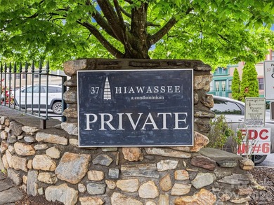 Always wanted to live downtown? Here is your chance. Well - photo 23