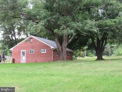 1 level, 2 bedroom, 1 bath, cottage on water front property - photo 3