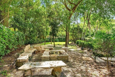 Stunning 4 BD 3 BA, beautifully renovated home on an oversized - photo 25