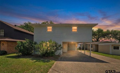 Spacious 4/3 waterfront home situated on Lake Palestine - photo 2