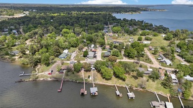 Spacious 4/3 waterfront home situated on Lake Palestine - photo 5