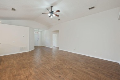 Welcome to coastal living in Navarre! This beautiful 3-bedroom - photo 6