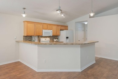 Welcome to coastal living in Navarre! This beautiful 3-bedroom - photo 8