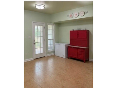 Welcome to 809 Pine Ridge Bend! This spacious 5BR/3.5BA home - photo 15