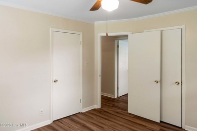 Solid well maintained brick home with 2 large shops on a 0.91 - photo 15