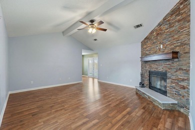 Welcome home to this perfectly located 3-bedroom, 2-bath - photo 9