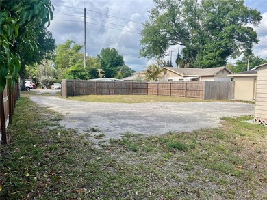 Unique property in West Tampa featuring a 2BR/1BA main house - photo 6