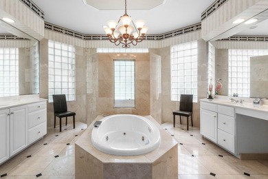 Welcome to this beautifully maintained 5-bedroom, 3-bathroom - photo 16