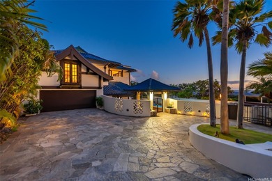 Experience refined island luxury living in this executive-style - photo 4