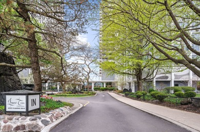 (private lake, pond, creek) Home For Sale in Chicago Illinois