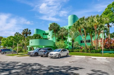 (private lake, pond, creek) Condo For Sale in Delray Beach Florida