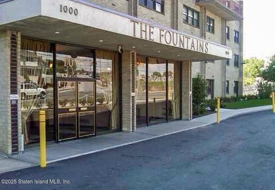 Location ! Location ! LUXURY hi rise , Staten Island best kept - photo 3