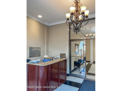 Location ! Location ! LUXURY hi rise , Staten Island best kept - photo 4