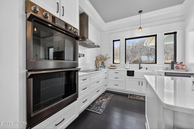 Stunning modern move-in ready home in Morristown -- 2 bed, 3 - photo 15