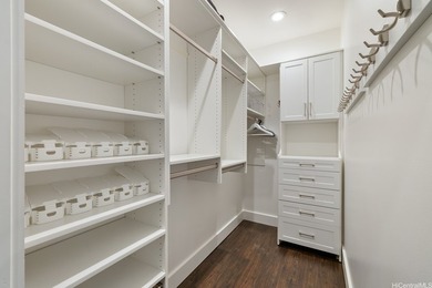 A rare offering in the heart of Manoa, this extensively - photo 16