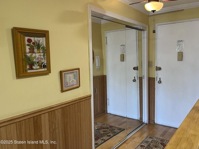 Location ! Location ! LUXURY hi rise , Staten Island best kept - photo 10