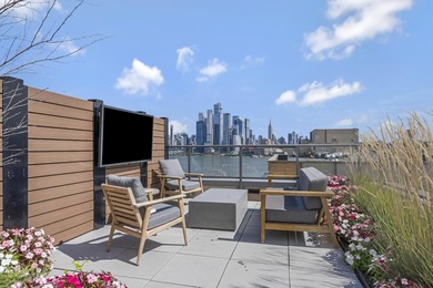 Residence 6C at 1425 Hudson is the kind of uptown waterfront