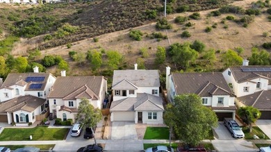 Welcome to this beautifully maintained and move-in-ready - photo 3