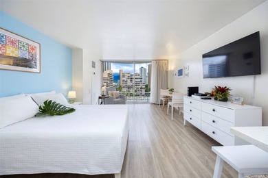 Situated at the entrance of Waikiki, Ilikai Marina features an - photo 1