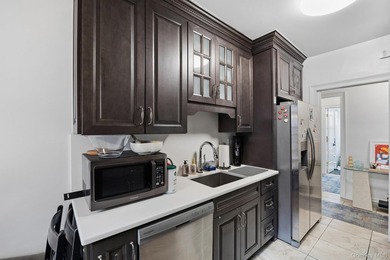Spacious and fully renovated 2-bedroom, 1-bath condo located in - photo 7