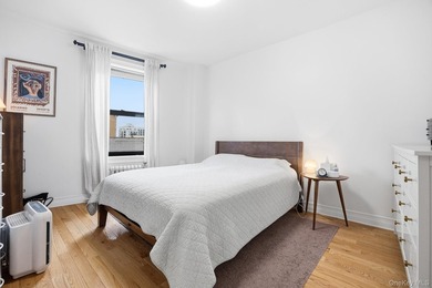Spacious and fully renovated 2-bedroom, 1-bath condo located in - photo 10