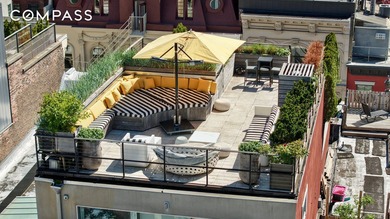 Penthouse at 42 White Street Crowning a landmarked 1835 - photo 2