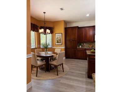 Stunning 5-bedroom, 4-bath residence in the prestigious gated - photo 9