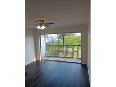 Great location and schools. 2 bedrooms & 2.5 half bathroom - photo 2