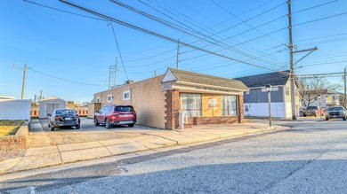 This solid, single-story masonry building offers a functional - photo 2