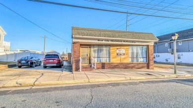 This solid, single-story masonry building offers a functional - photo 3