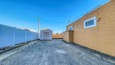 This solid, single-story masonry building offers a functional - photo 4