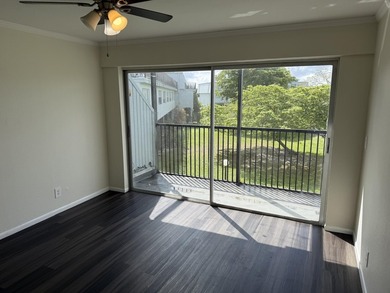 Great location and schools. 2 bedrooms & 2.5 half bathroom - photo 5