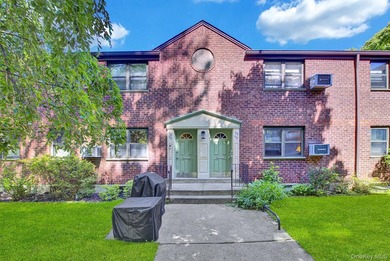Welcome to this beautifully maintained lower unit, move-in-ready - photo 1