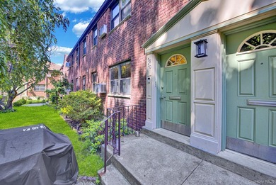 Welcome to this beautifully maintained lower unit, move-in-ready - photo 4