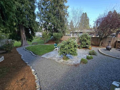 Beautifully Updated 3-Bedroom home sitting on a perfectly - photo 17