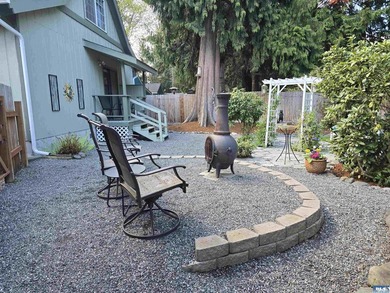 Beautifully Updated 3-Bedroom home sitting on a perfectly - photo 25