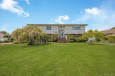 Welcome to this spacious and beautifully maintained 5-bedroom - photo 1