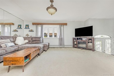 Welcome to this spacious and beautifully maintained 5-bedroom - photo 5