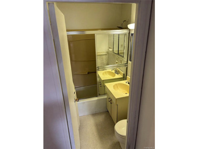 Spacious 1Bedroom, 1 Bath Co-op located in the desirable Grand - photo 7