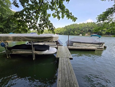 Overlooking Presidents Bay is where you'll find this charming - photo 10