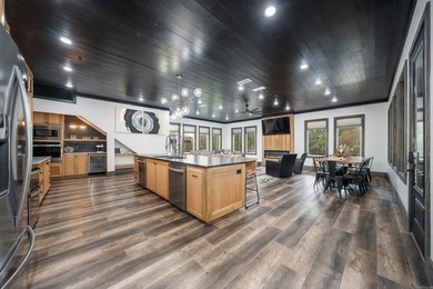 Large riverfront cabin in Glenwood, AR that sleeps everyone and - photo 6