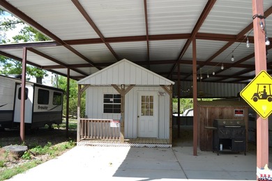 Welcome to your Lake Fork retreat in the gated community of Sun - photo 7