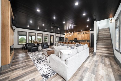 Large riverfront cabin in Glenwood, AR that sleeps everyone and - photo 8