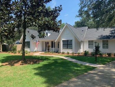Looking for a well-maintained, move-in-ready home on a quiet - photo 1