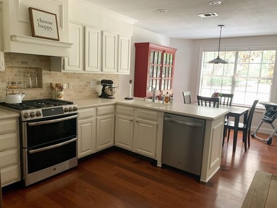 Looking for a well-maintained, move-in-ready home on a quiet - photo 4