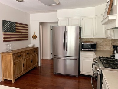 Looking for a well-maintained, move-in-ready home on a quiet - photo 5