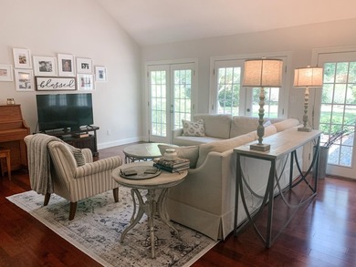 Looking for a well-maintained, move-in-ready home on a quiet - photo 7