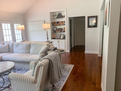 Looking for a well-maintained, move-in-ready home on a quiet - photo 8